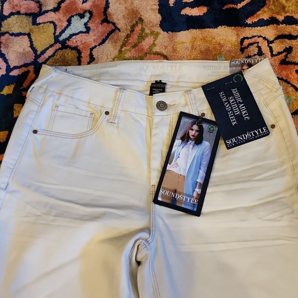 New With Tags Sound Style Jamie Skinny Slimming & Sleek Fringe Hem Jean's